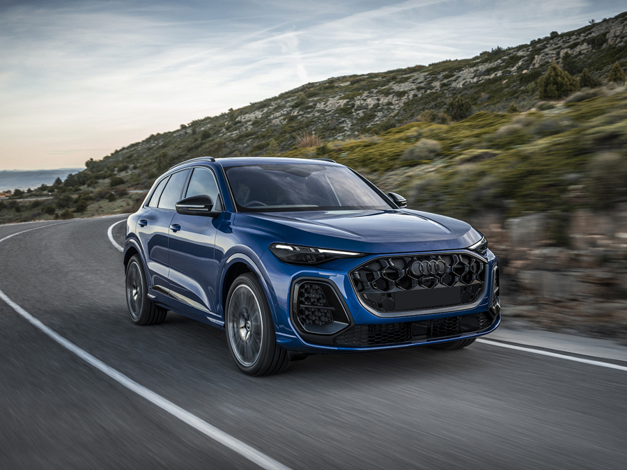 Audi Q5 Driving